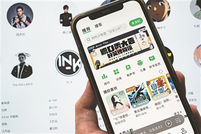 8月31日,腾讯公司发布声明称,放弃与上游相关版权方音乐版权独家协议中有关音乐版权独家授权的权利。图为腾讯旗下APP——QQ音乐。(图片来源:视觉中国)