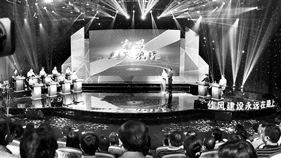 南昌市运用“媒体公开曝光问政+纪委监委调查问责”联动机制,集中抓好整改督办、作风问责,推动各类惠企政策落地见效,解决民营企业的“急难愁盼”问题。廖春生 摄
