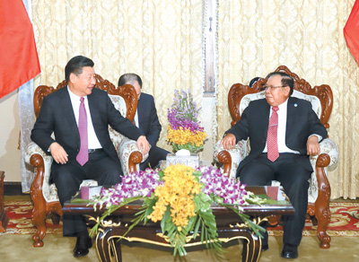 11月13日,中共中央总书记、国家主席习近平在万象国家主席府同老挝人民革命党中央委员会总书记、国家主席本扬举行会谈。