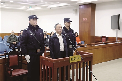 人保投资控股有限公司原党委书记、总裁刘虹因犯受贿罪,一审获刑13年。图为庭审现场。(济南市中级人民法院 供图)