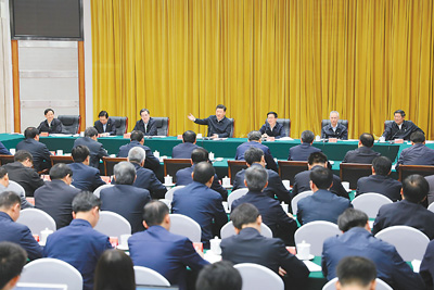 4月26日下午,中共中央总书记、国家主席、中央军委主席习近平在武汉主持召开深入推动长江经济带发展座谈会并发表重要讲话。 新华社记者 谢环驰摄