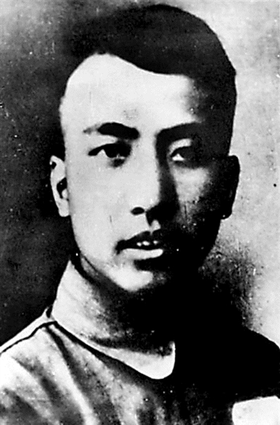 麦新像(资料照片)新华社发