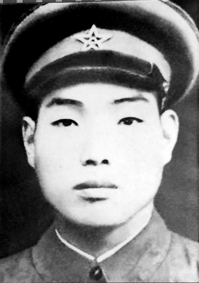 孔庆三像(资料图片)新华社发
