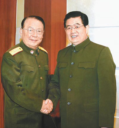 2008年3月,胡锦涛同志与赵南起同志在一起。 新华社发