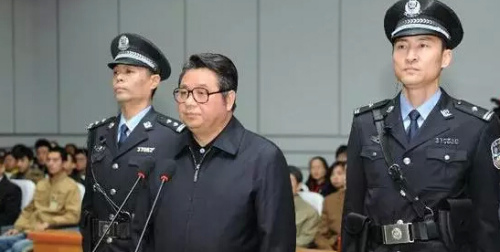 2月28日,倪发科(中)在庭审宣判现场。