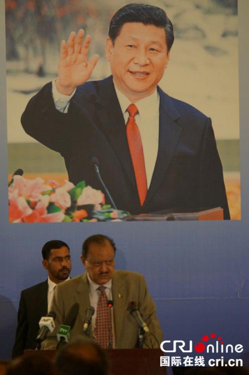 《习近平谈治国理政》第二卷中英文版出版发行