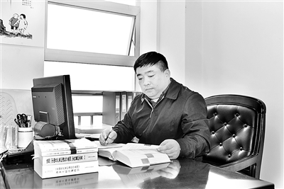 韩涛,全国纪检监察系统先进工作者、河南省安阳市龙安区纪委第一纪检监察室主任。