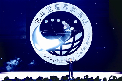 12月3日,中国卫星导航系统管理办公室主任冉承其介绍北斗卫星导航系统。 孟鼎博 摄