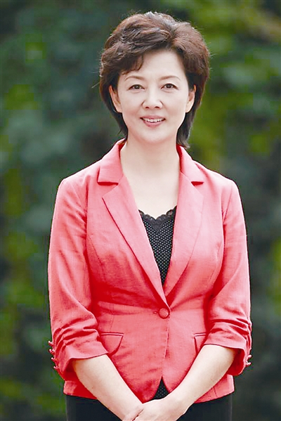 周晔,北京市东城区特殊教育学校校长兼党支部书记、中学高级教师,党的十八大、十九大开幕式及全国两会手语翻译,《本周》《新闻周刊》《共同关注》等新闻节目手语播报员。