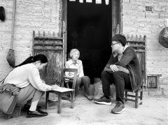 从不被信任到为村“代言”